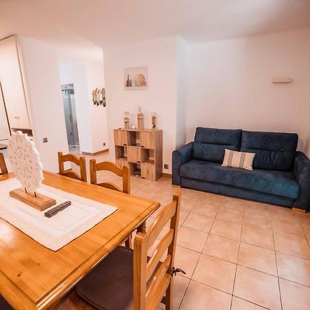 Apartamento Reformado A 2 Minutos De La Playa En Calella! 卡莱利亚德帕拉弗鲁赫尔 外观 照片