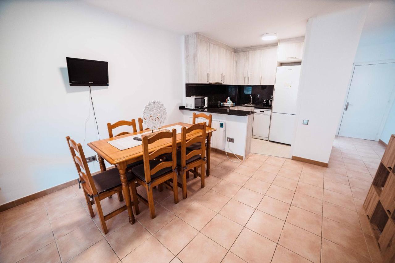 Apartamento Reformado A 2 Minutos De La Playa En Calella! 卡莱利亚德帕拉弗鲁赫尔 外观 照片