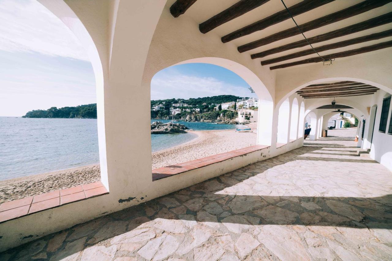 Apartamento Reformado A 2 Minutos De La Playa En Calella! 卡莱利亚德帕拉弗鲁赫尔 外观 照片