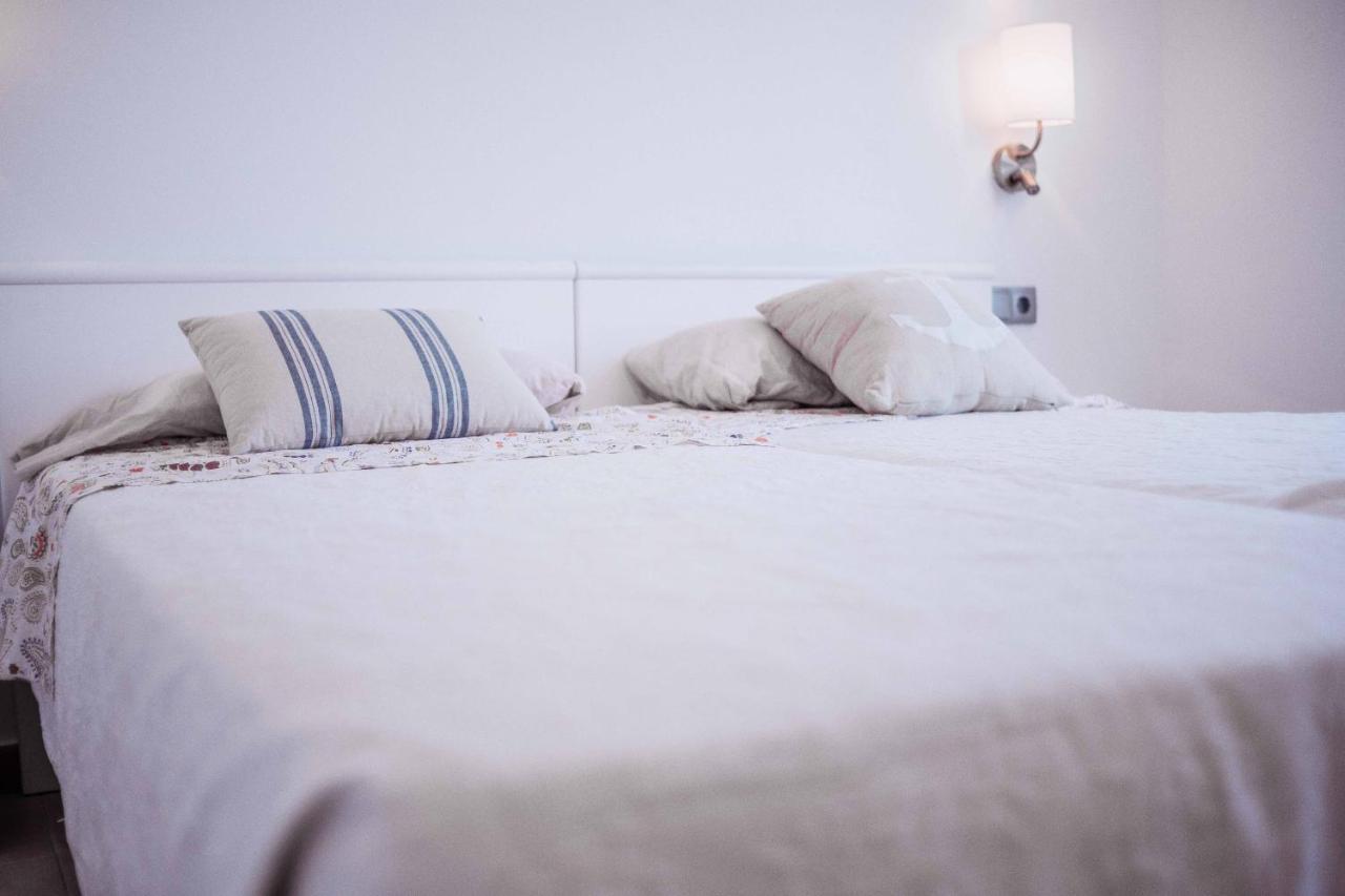 Apartamento Reformado A 2 Minutos De La Playa En Calella! 卡莱利亚德帕拉弗鲁赫尔 外观 照片