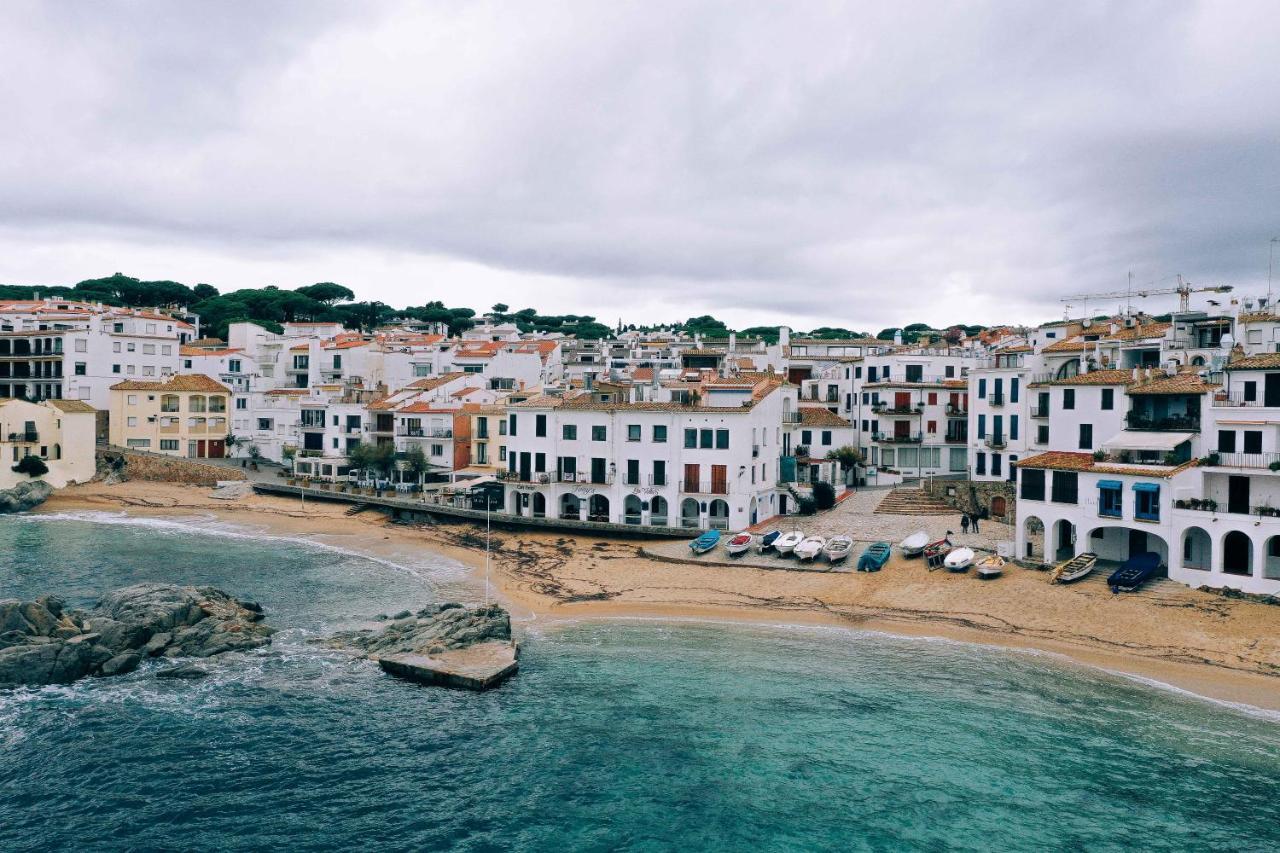 Apartamento Reformado A 2 Minutos De La Playa En Calella! 卡莱利亚德帕拉弗鲁赫尔 外观 照片